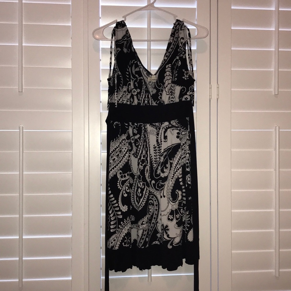 BLACK AND WHITE DRESS